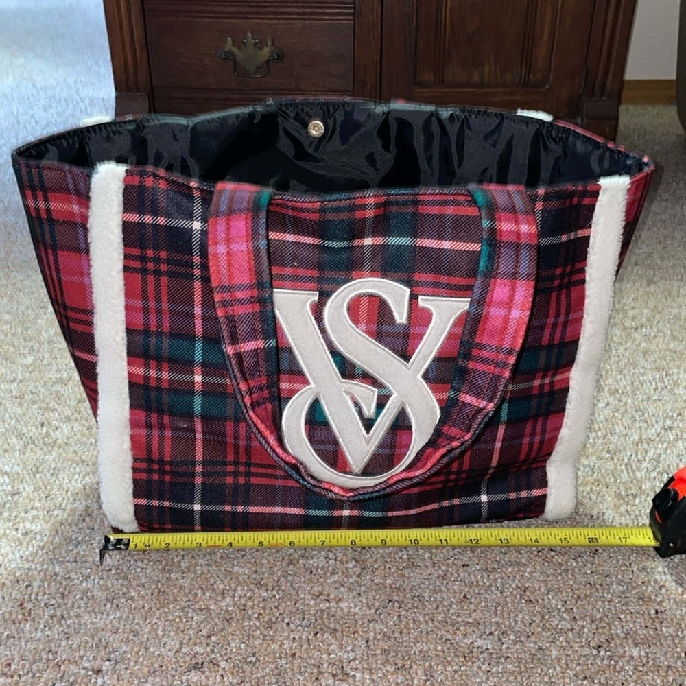 VS Christmas Tote